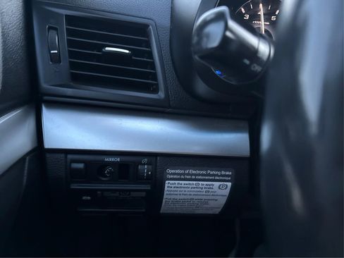 Used 2011 Subaru Outback 2.5i Premium image 25