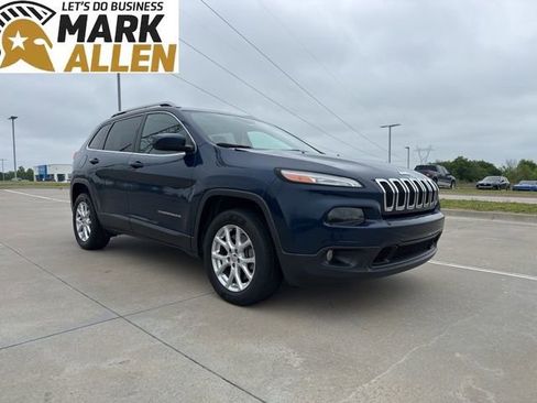 Used 2018 Jeep Cherokee Latitude Plus w/ Comfort/Convenience Group image 1