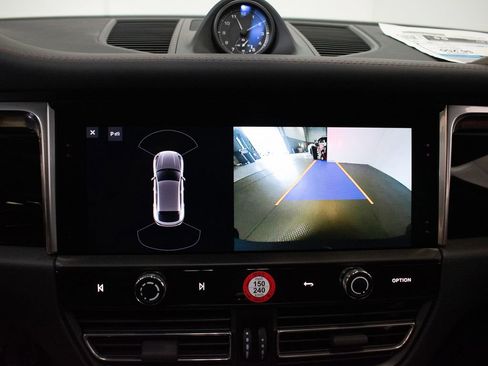 New 2026 Porsche Macan image 30