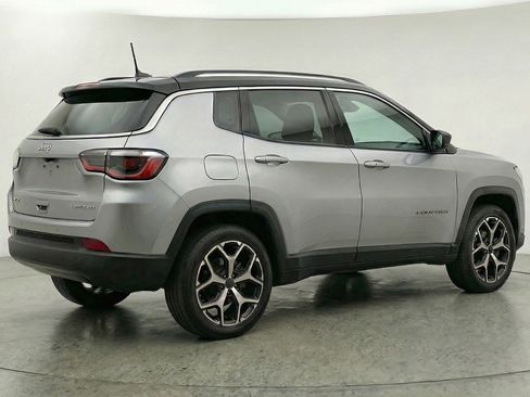 Used 2025 Jeep Compass Limited image 9