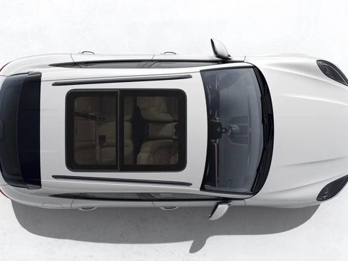 Certified 2026 Porsche Macan AWD/4WD image 8