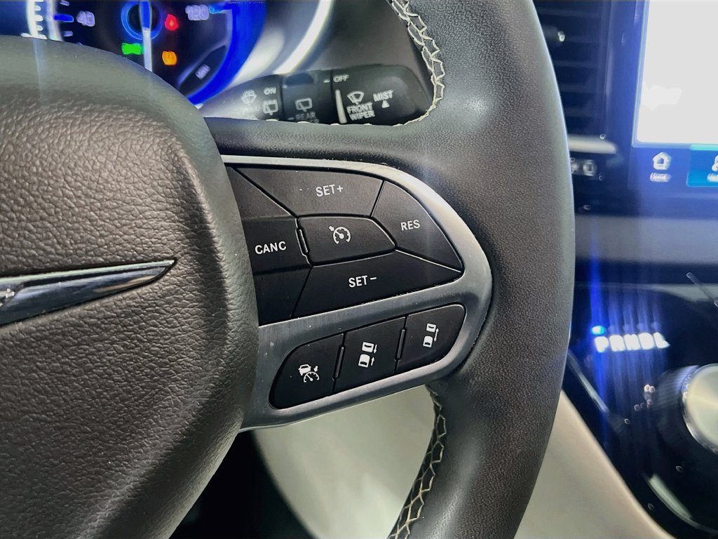 Used 2024 Chrysler Pacifica Touring-L FWD image 17