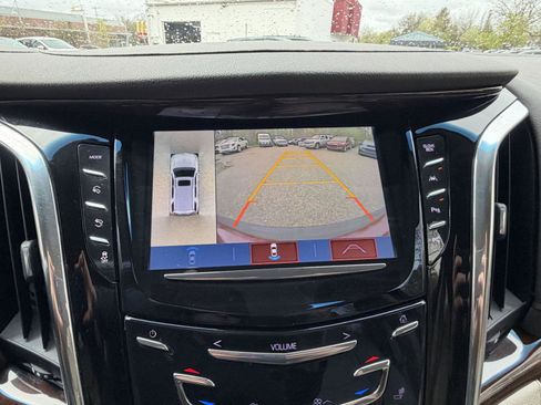 Used 2017 Cadillac Escalade Luxury AWD/4WD image 21