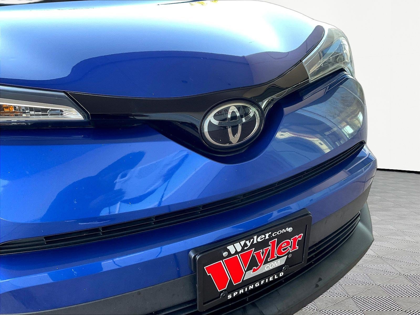 Used 2018 Toyota C-HR XLE FWD image 30