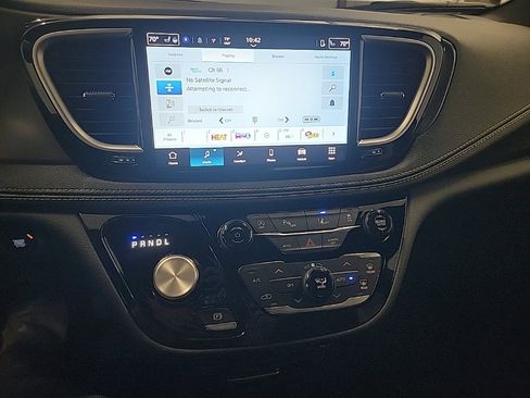 New 2025 Chrysler Pacifica Select image 18