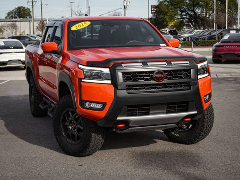 Used 2025 Nissan Frontier PRO-4X w/ Pro Convenience Package image 2