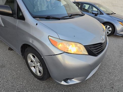 Used 2013 Toyota Sienna L image 5