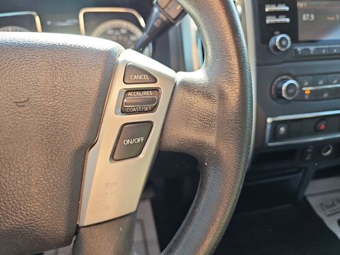 Used 2018 Nissan Titan SV AWD/4WD image 19