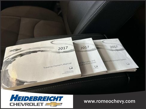 Used 2017 Chevrolet Traverse LT w/ Style and Technology Package FWD image 28