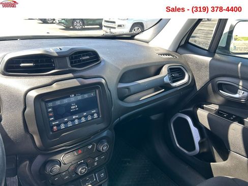 Used 2020 Jeep Renegade Latitude w/ Cold Weather Group AWD/4WD image 15