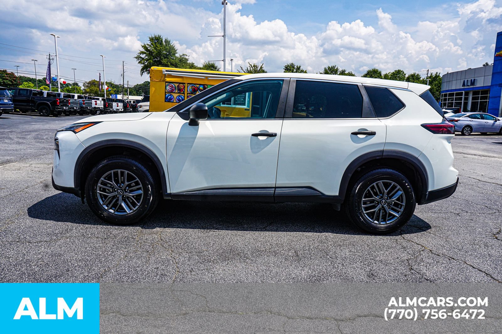 Used 2024 Nissan Rogue S FWD image 9