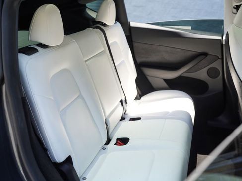 Used 2023 Tesla Model Y Long Range AWD/4WD image 25