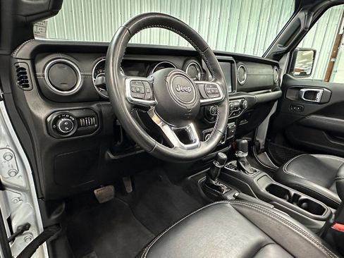 Used 2022 Jeep Gladiator Overland w/ Popular Equipment Package AWD/4WD image 18