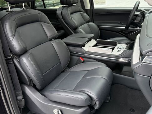 New 2026 Lincoln Navigator L Reserve AWD/4WD image 10