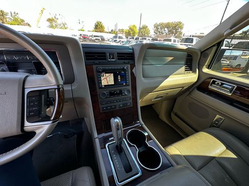 Used 2012 Lincoln Navigator 2WD image 81