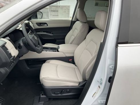 New 2026 Nissan Pathfinder SL image 11