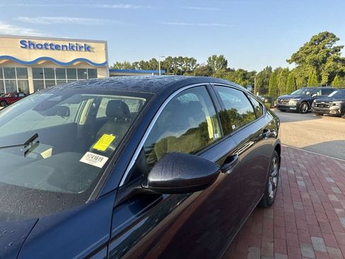 Used 2024 Honda Accord EX image 5