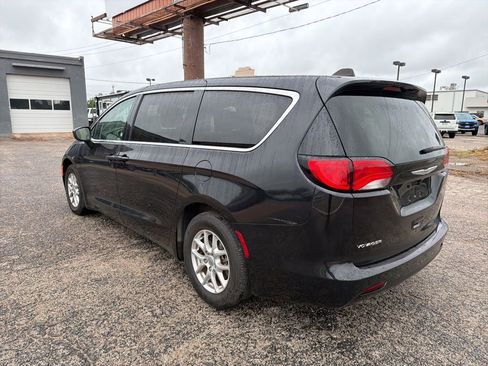 Used 2023 Chrysler Voyager LX FWD image 4