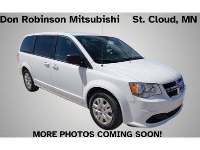 Used 2018 Dodge Grand Caravan SE w/ UConnect Hands-Free Group