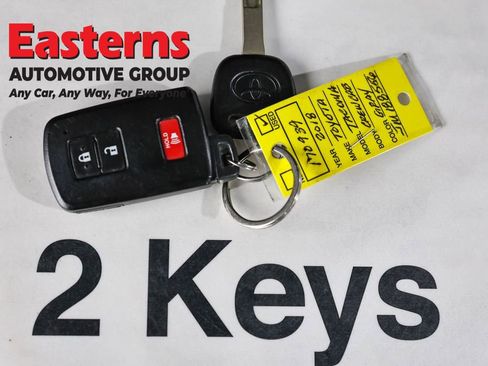 Used 2018 Toyota Tacoma TRD Sport AWD/4WD image 28