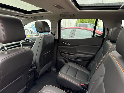 Used 2023 GMC Acadia AT4 w/ Preferred Package AWD/4WD image 5