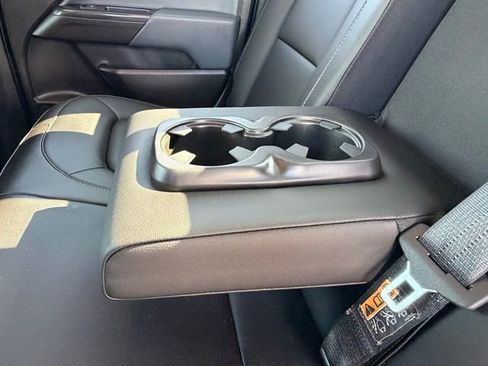 Used 2022 Chevrolet Colorado Z71 w/ Safety Package RWD image 15