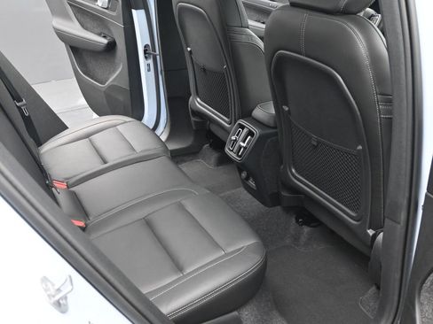 Used 2025 Volvo XC40 B5 Plus image 16