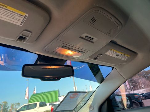 Used 2011 Buick LaCrosse CXL image 19