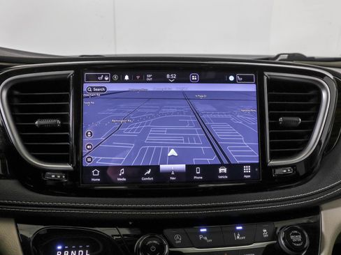 Used 2023 Chrysler Pacifica Limited image 29