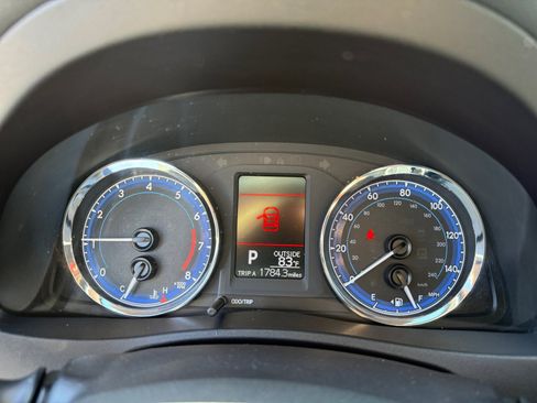 Used 2018 Toyota Corolla LE FWD image 11