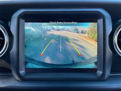 Used 2021 Jeep Wrangler Unlimited Sahara image 21