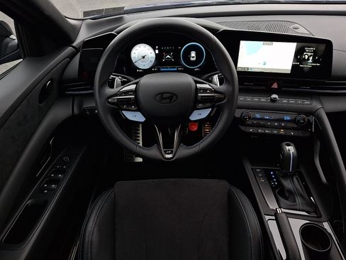 Used 2025 Hyundai Elantra N image 11