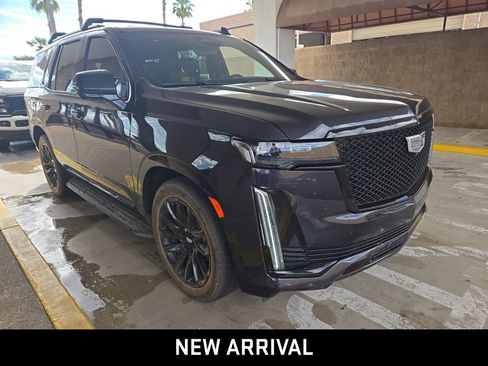 Used 2024 Cadillac Escalade Sport w/ LPO, ONYX Package image 3