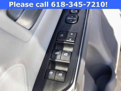 Used 2017 Toyota Camry XLE image 16