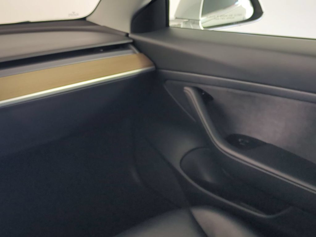Used 2020 Tesla Model 3 Standard Range Plus RWD image 19