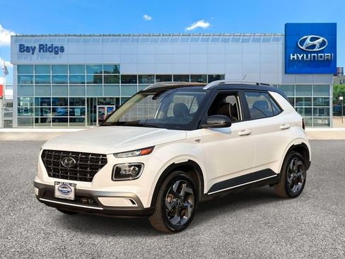 Used 2025 Hyundai Venue Limited FWD image 10