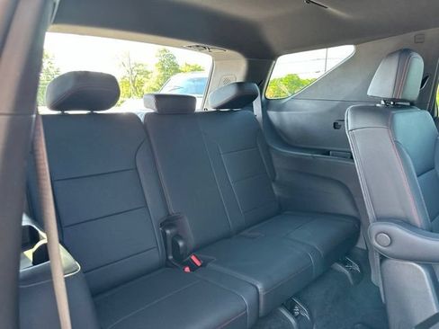 Used 2024 Chevrolet Traverse Z71 AWD/4WD image 27