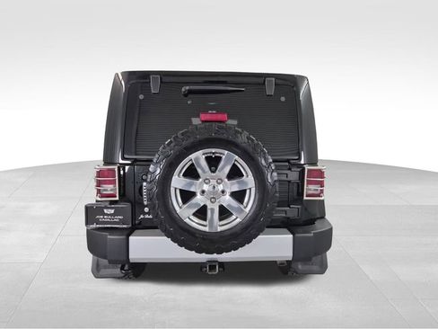 Used 2015 Jeep Wrangler Unlimited Sahara w/ Connectivity Group image 8