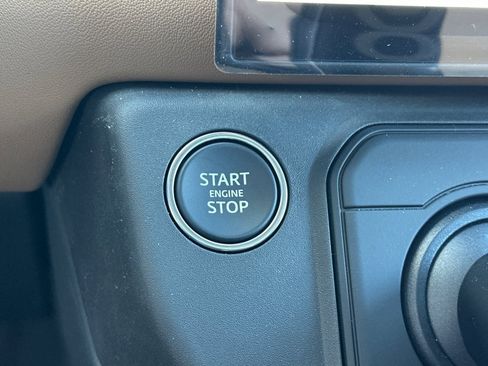 New 2026 Land Rover Defender 110 X-Dynamic SE image 22