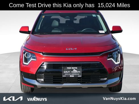 Used 2023 Kia Niro SX image 7