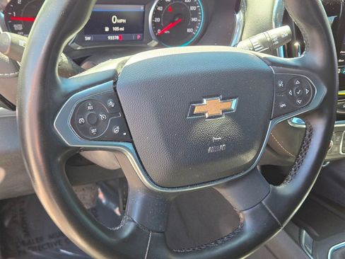 Used 2023 Chevrolet Traverse LT w/ LPO, Cargo Package FWD image 17