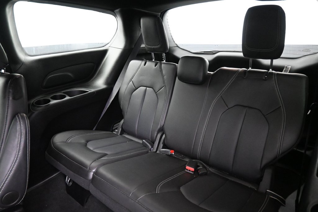 Used 2026 Chrysler Pacifica Select FWD image 26