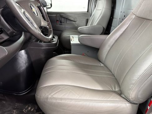 Used 2019 Chevrolet Express 3500 Extended w/ Driver Convenience Package RWD image 9
