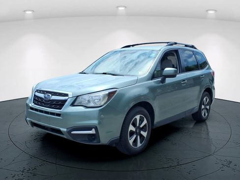 Used 2017 Subaru Forester 2.5i Premium w/ All-Weather Package AWD/4WD image 6