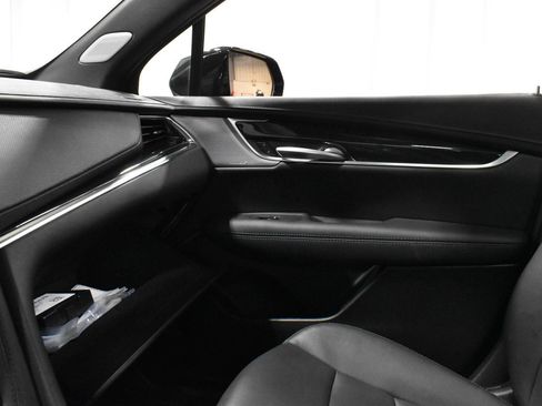 Certified 2025 Cadillac XT5 Premium Luxury w/ LPO, Floor Liner Package image 25