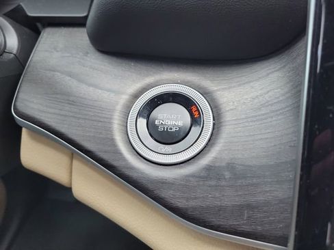 Used 2024 Jeep Grand Cherokee Limited w/ Black Appearance Package image 29