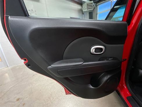 Used 2018 Kia Soul + image 15