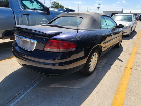 Used 2004 Chrysler Sebring LXi w/ Electronics Convenience Group FWD image 3