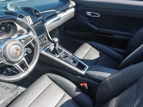 Used 2025 Porsche 718 Boxster RWD image 24