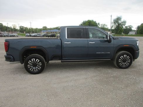 New 2026 GMC Sierra 3500 Denali Ultimate AWD/4WD image 3